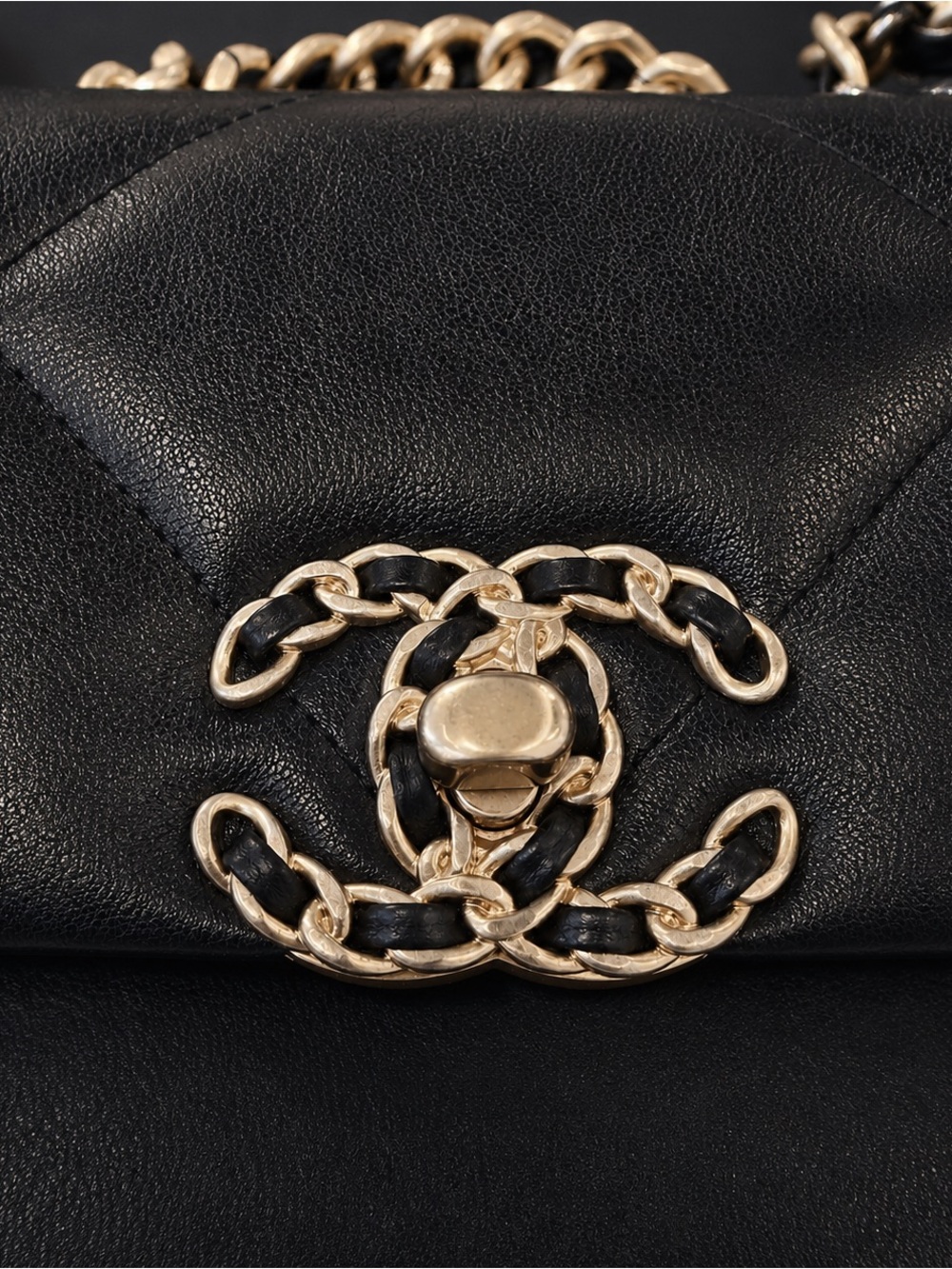 CHANEL 19 Medium Flap Bag Black Quilted Lambskin Mixed Hardware Excellent Condit - Picture 5 of 13